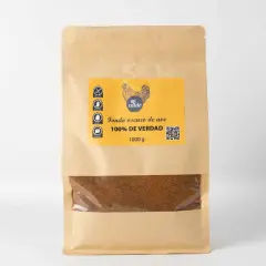 Bolsa de papel kraft con fondo oscuro de ave, ideal para un caldo de pollo casero. Contiene 1000g.