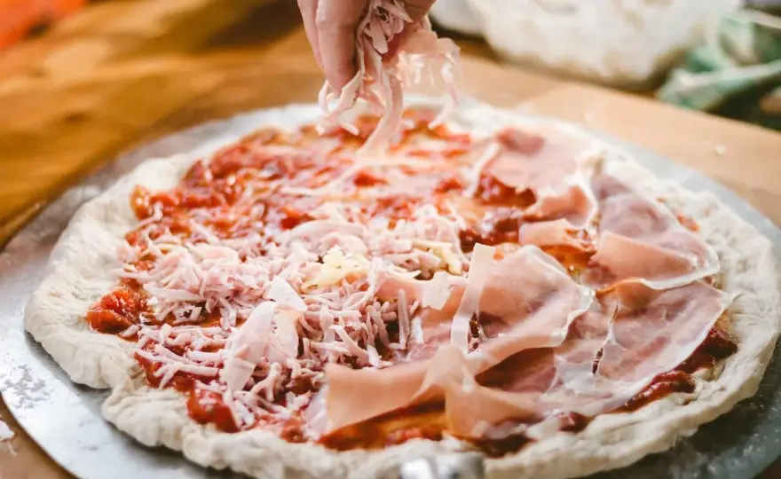 Masa de pizza casera - Trucos para una base crujiente y perfecta
