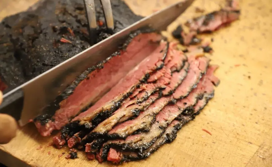 Pastrami - Qué es, cómo se elabora y claves para elegir el mejor