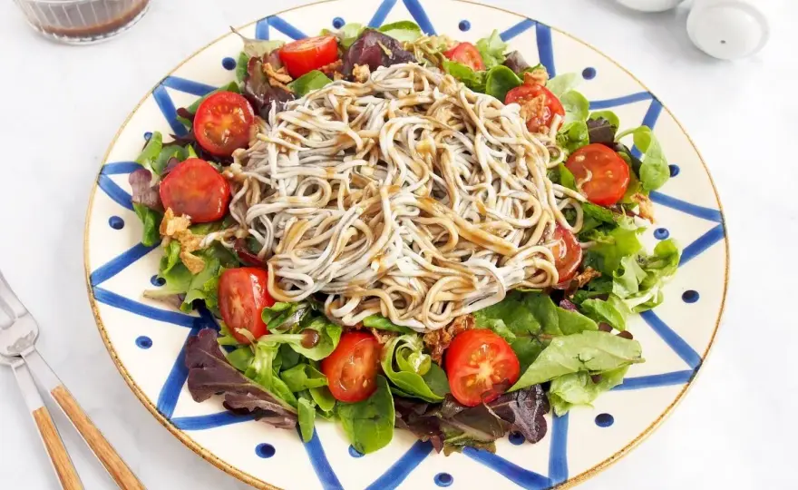 Ensalada fría con gulas - El secreto para que quede perfecta y fresca