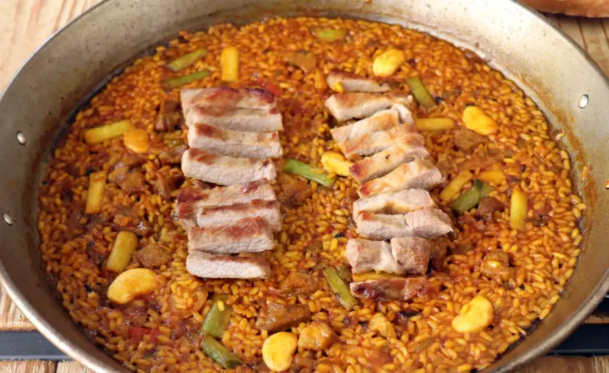 Paella de secreto ibérico - Claves para un arroz gourmet sin errores