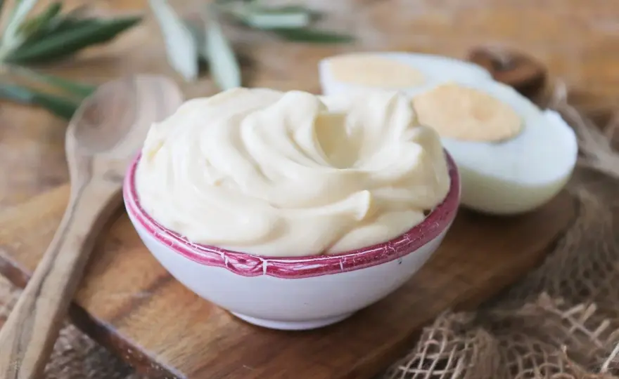 Mayonesa con huevo cocido - Claves para una salsa cremosa y estable